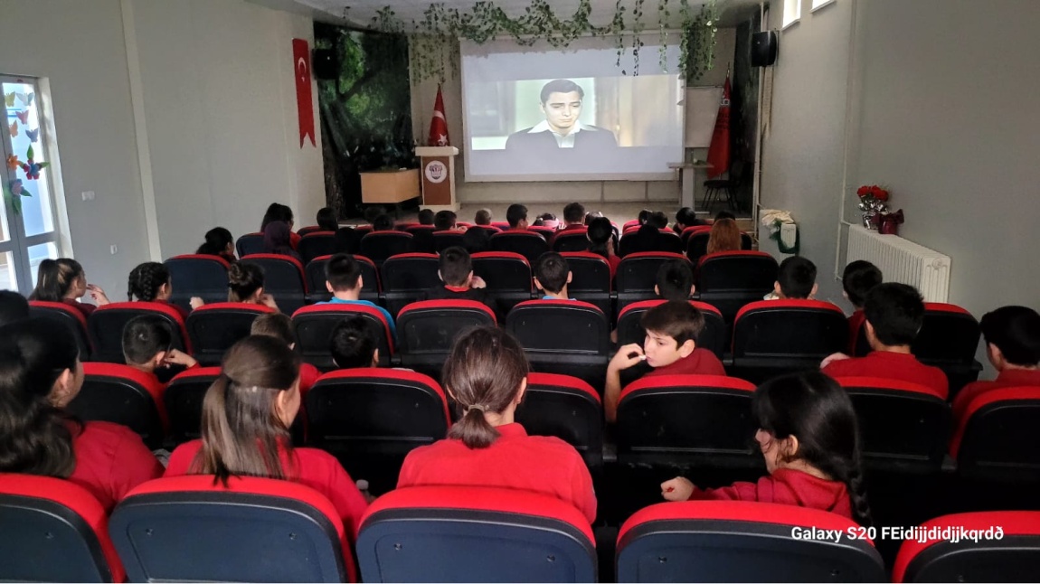 Cumhuriyetimizin 100. Yılında Öğrencilerimize Veda Filmi Gösterimi